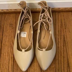 Women’s 9 tan formal flats